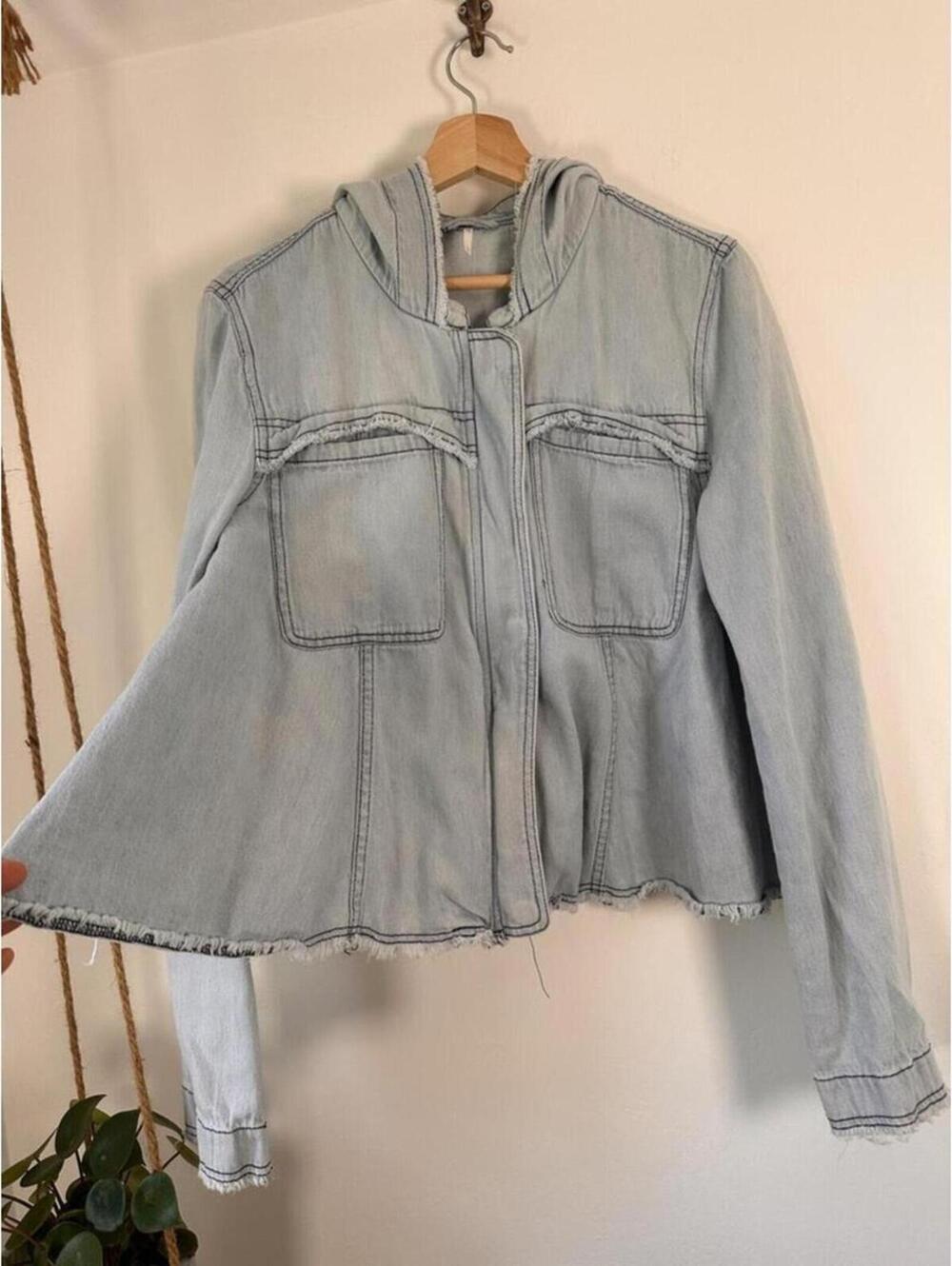 Free People Cropped Denim Jacket Hooded Raw Edge Light Wash Boho Festival L - Picture 5 of 8